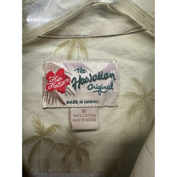 Hilo Hatties Men's Short‎ Sleeve Button Up Size Medium - Picture 2 of 3